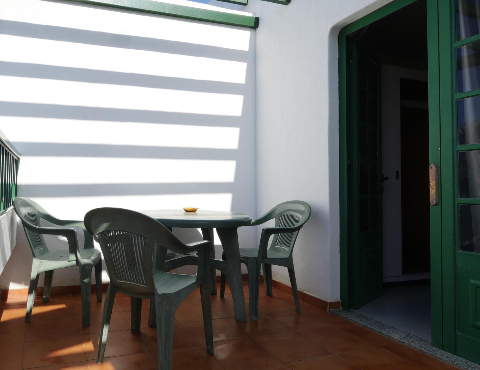 Apartamentos Tropicana Puerto del Carmen  Exterior photo