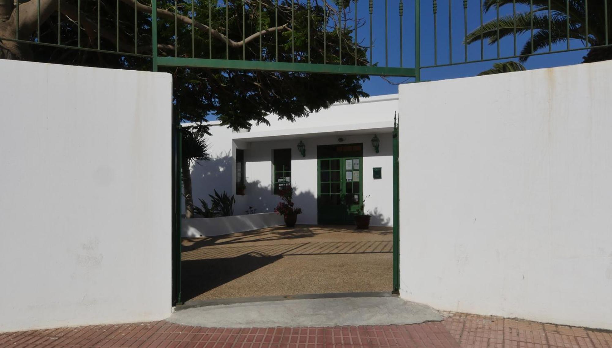 Apartamentos Tropicana Puerto del Carmen  Exterior photo