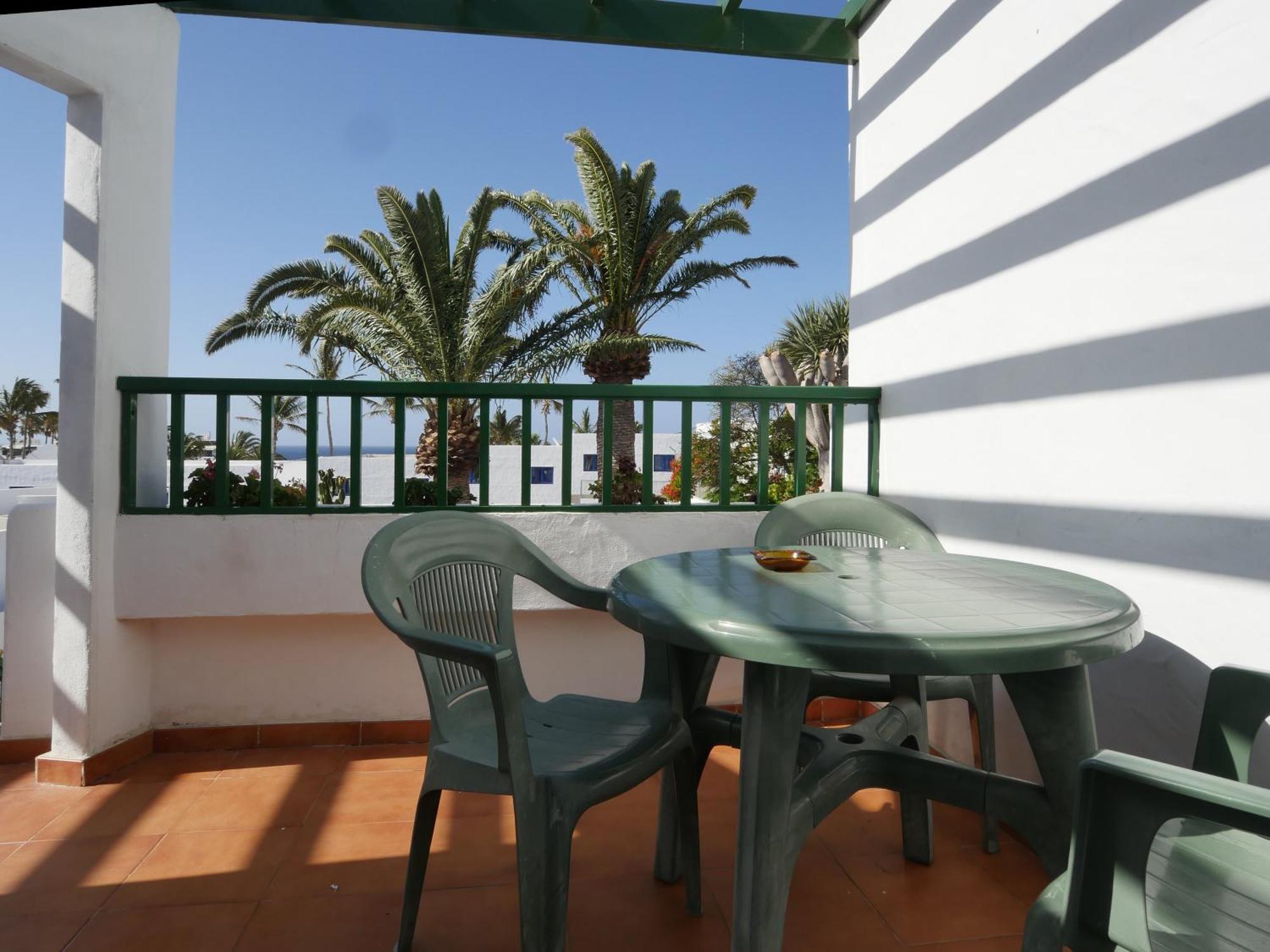 Apartamentos Tropicana Puerto del Carmen  Exterior photo